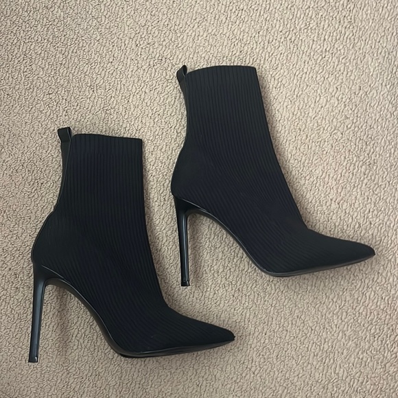 Steve Madden Shoes - Steve Madden stilletto sock booties 9..5